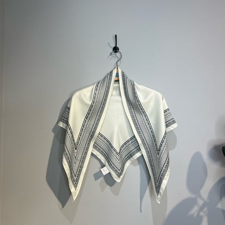 【Anna Kerry】FRAME SCARF《85261002》