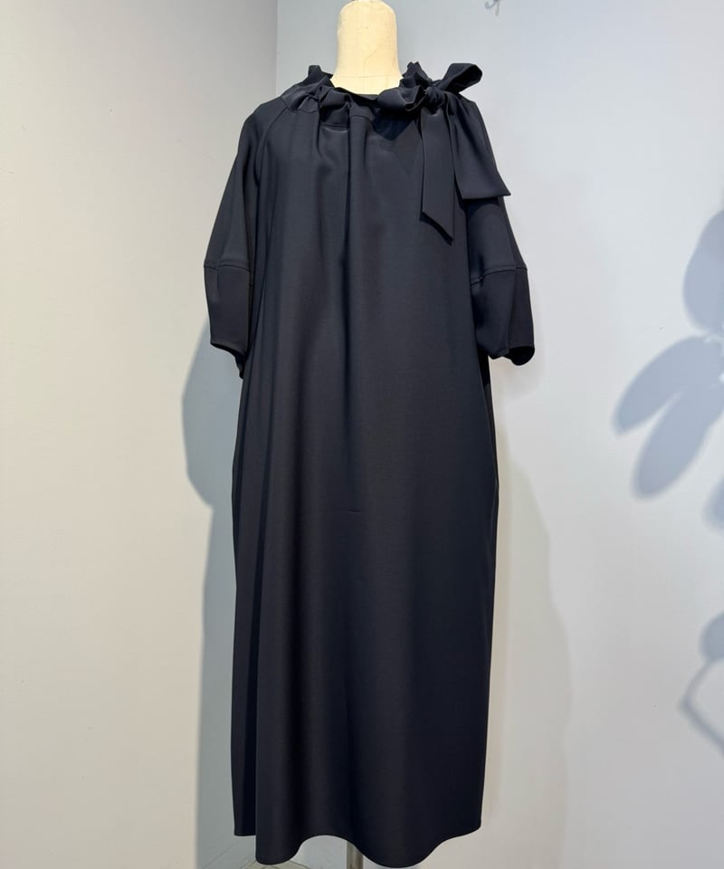 近年モデル【美品】BEATRICEベアトリス/ネックリボンワンピース定価2.7万 BEATRICE】ネックリボンワンピース［E69702］ | cavabien