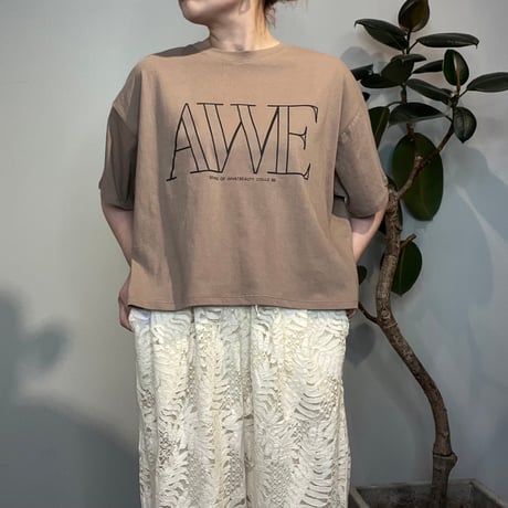 【CHIGNON】"AWE"プリントクロップドTee［8462-403KK］
