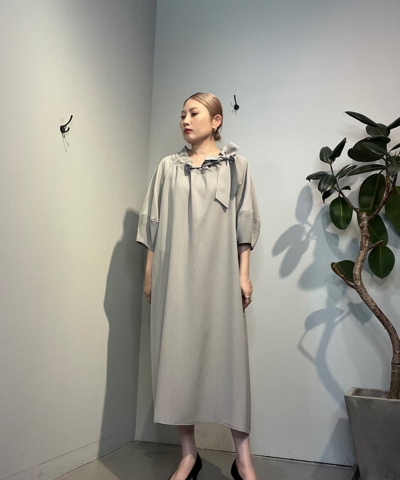 近年モデル【美品】BEATRICEベアトリス/ネックリボンワンピース定価2.7万 BEATRICE】ネックリボンワンピース［E69702］ | cavabien