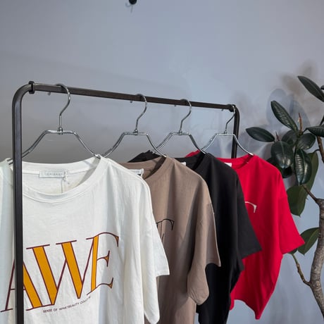 【CHIGNON】"AWE"プリントクロップドTee［8462-403KK］