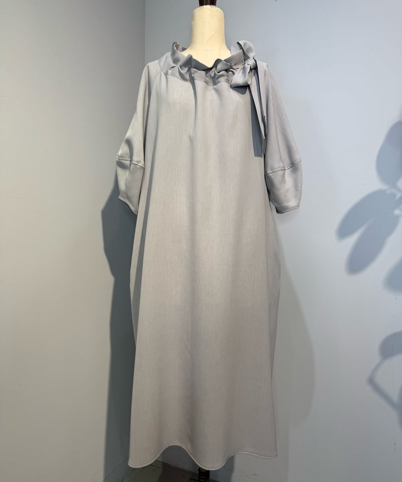 近年モデル【美品】BEATRICEベアトリス/ネックリボンワンピース定価2.7万 BEATRICE】ネックリボンワンピース［E69702］ | cavabien