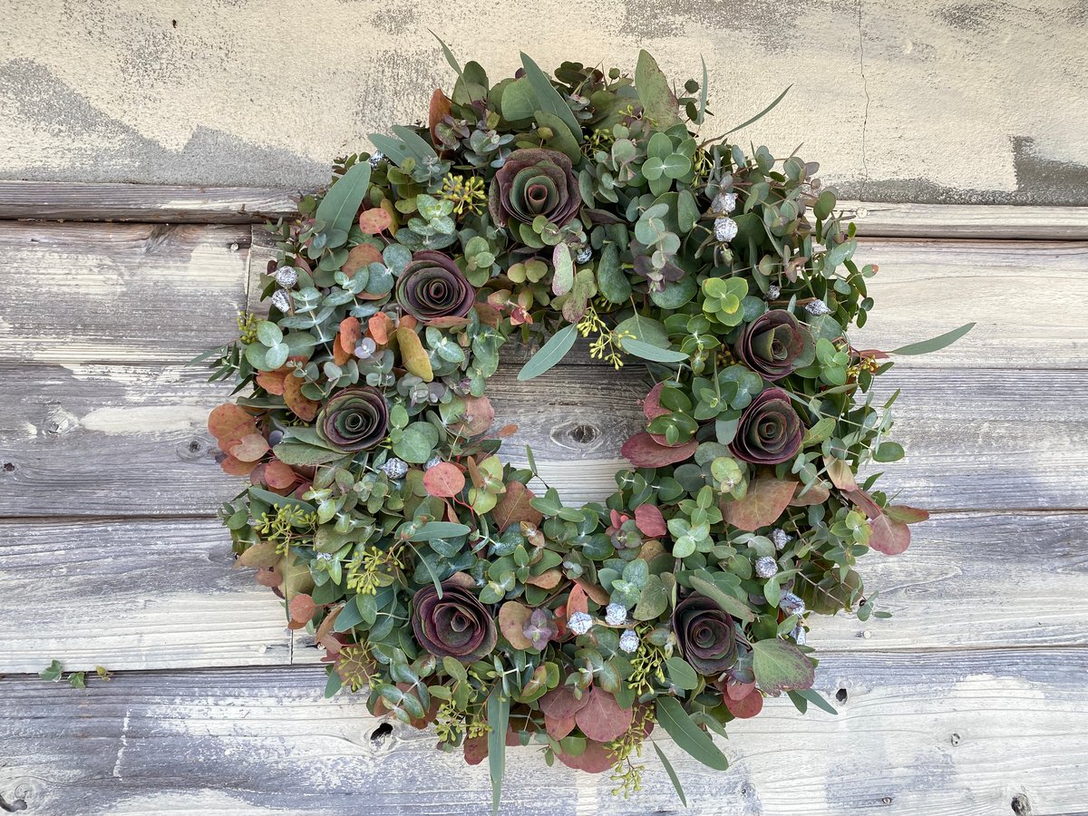 ユーカリとラムズイヤーのふわもこリース❀ ̊·* 　ユーカリ　紫陽花　リース ユーカリと紫の花のリース | iichi 日々の暮らしを心地よくする