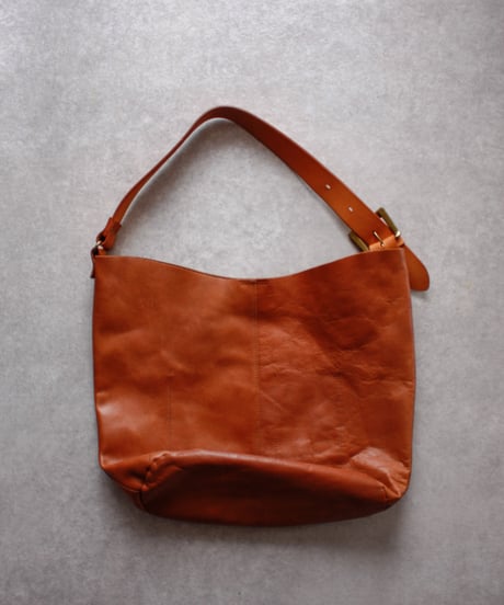 Kissora leather shoulder bag