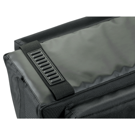 Libec　Broadcast CamBag 30　中型のカメラ用カメラバッグ　(税込み定価￥38,170)