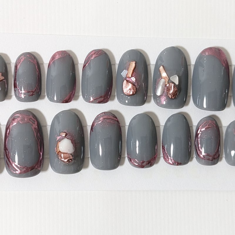 グレー ミラー ニュアンス ネイルチップ | みぃネイル's STORE