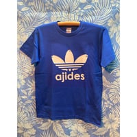 【ajides】T-シャツ、ロイヤルブルー