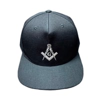 フリーメイソン　E2　キャップストレート　白刺繍
