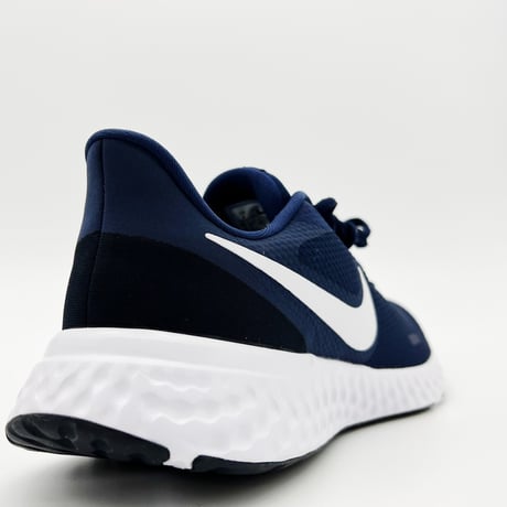 NIKE REVOLUTION 5