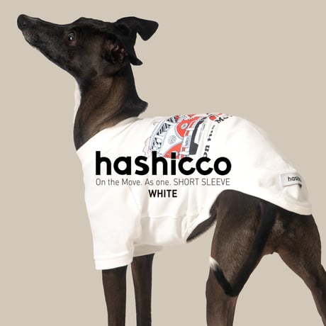 On the move. As one.  SHORT SLEEVE　WHITE