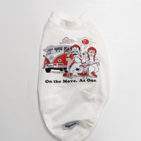 On the move. As one.  SHORT SLEEVE　WHITE