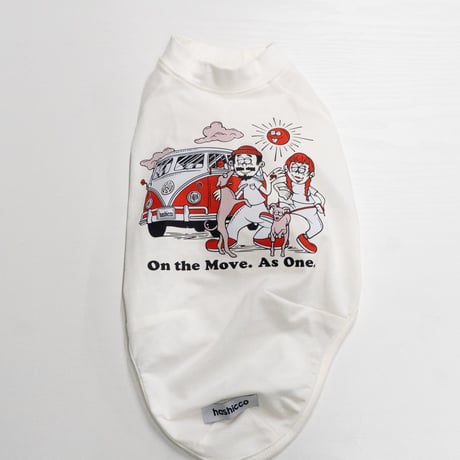 On the move. As one.  SHORT SLEEVE　WHITE