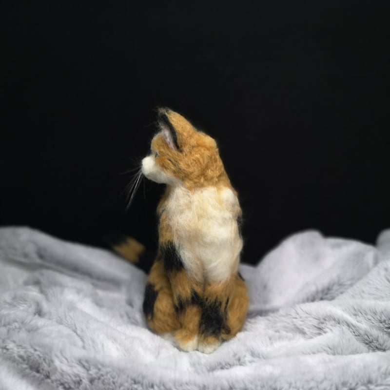 羊毛フェルト 三毛猫～お座りポーズ | まりんの家