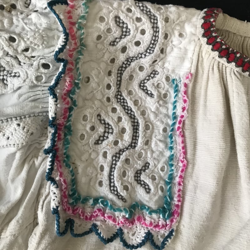 ルーマニア ヴィンテージ 手刺繍 スパンコール ブラウス