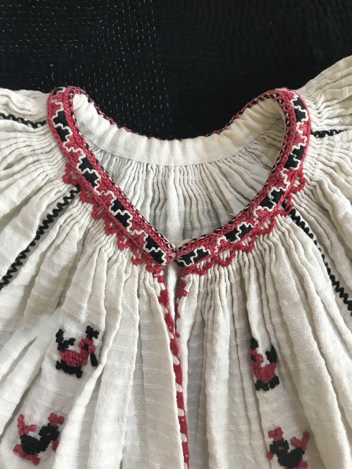 ルーマニア トランシルバニア 刺繍ブラウス | FolkCostumes and Rugs ルーマニア トランシルバニア 刺繍ブラウス | FolkCostumes and Rugs