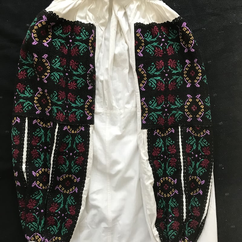 ルーマニア刺繍アンティークワンピース ルーマニア 刺繍ワンピース | FolkCostumes and Rugs
