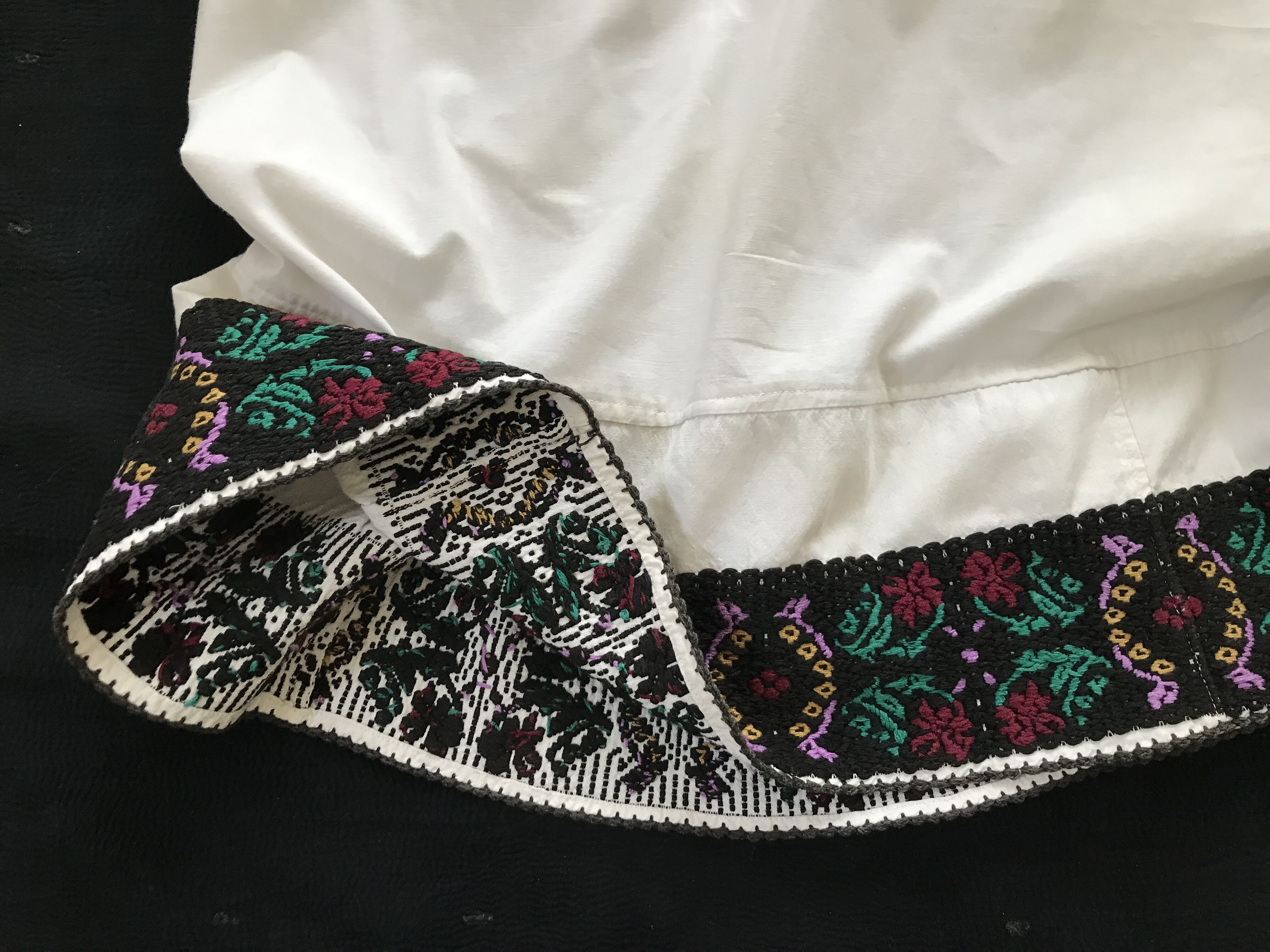 ルーマニア 刺繍ワンピース | FolkCostumes and Rugs