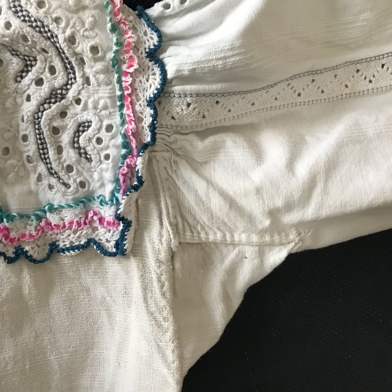 ルーマニア ヴィンテージ 手刺繍 スパンコール ブラウス ルーマニア ヴィンテージ 手刺繍 スパンコール ブラウス