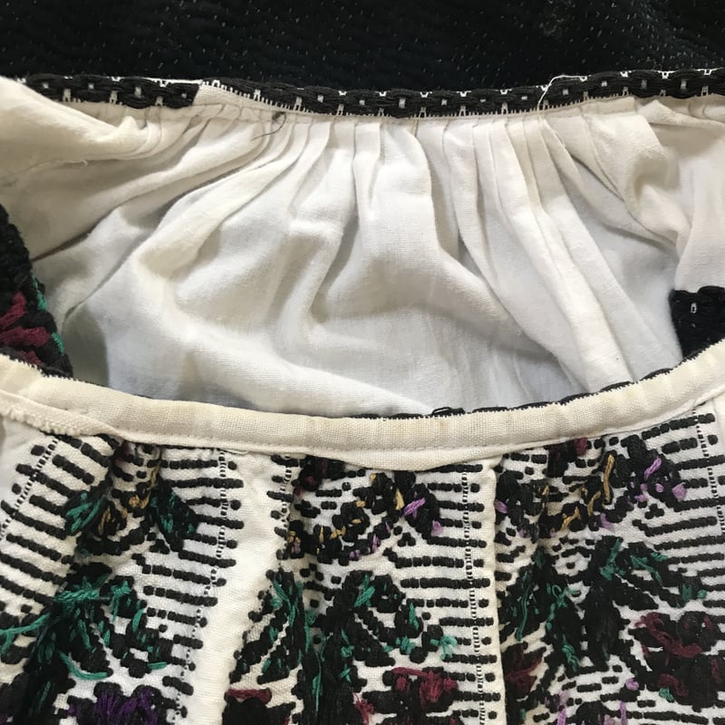 週末限定値下げウクライナ　ルーマニア刺繍vintageワンピース　着画 ウクライナ刺繍ワンピース - ANTIQUE LEAVES