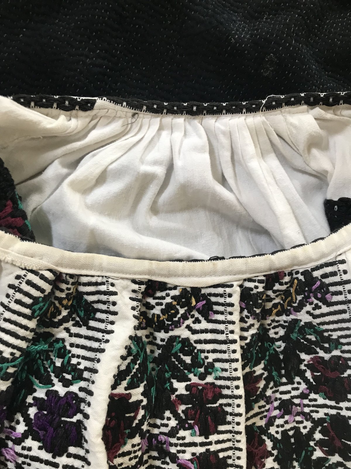 週末限定値下げウクライナ　ルーマニア刺繍vintageワンピース　着画 ヴィンテージルーマニア刺繍ワンピース