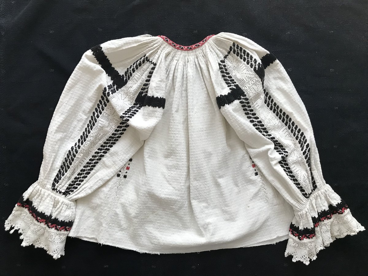 ルーマニア トランシルバニア 刺繍ブラウス | FolkCostumes and Rugs ルーマニア トランシルバニア 刺繍ブラウス | FolkCostumes and Rugs