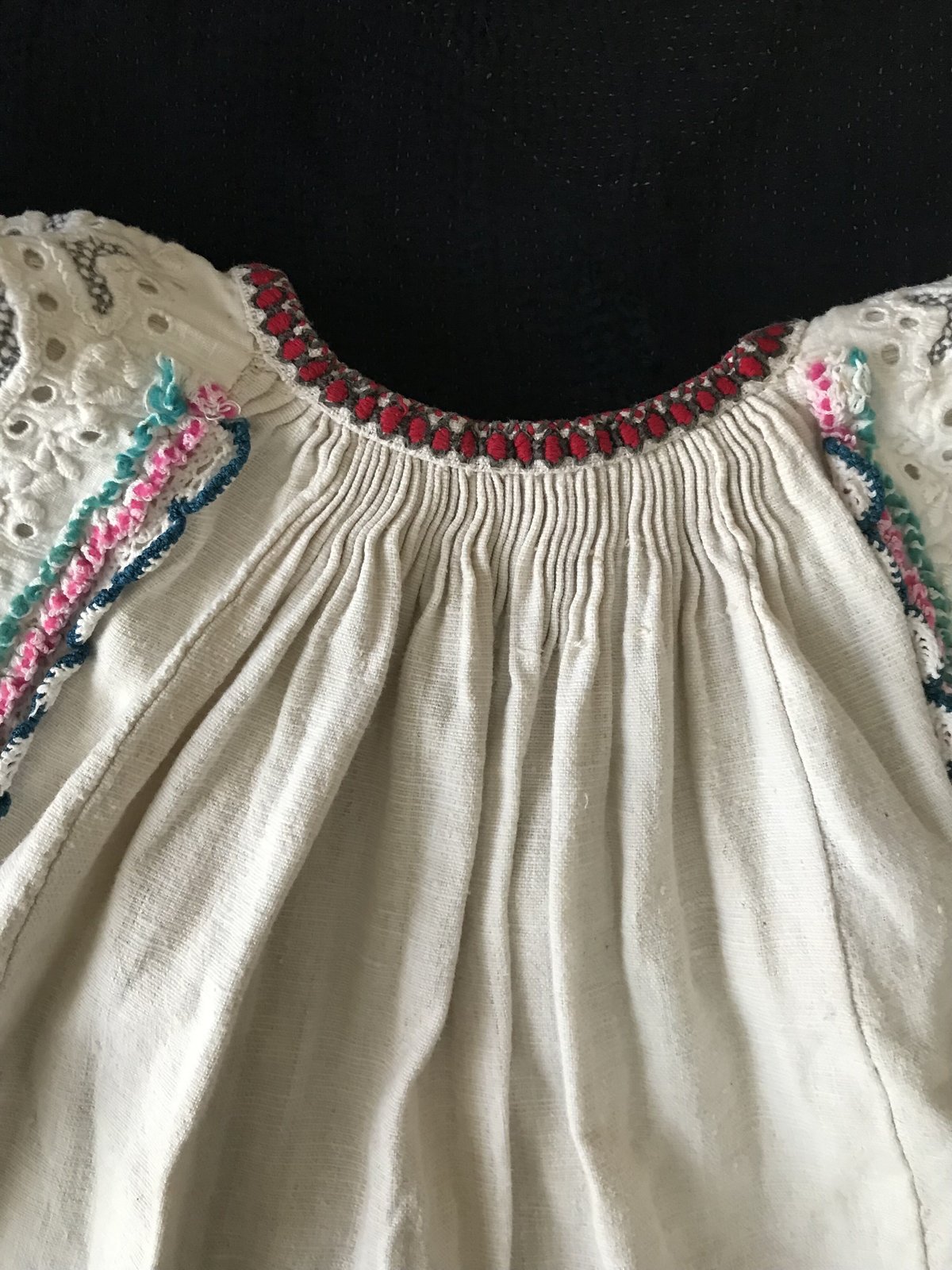 ルーマニア ヴィンテージ 手刺繍 スパンコール ブラウス ルーマニア ヴィンテージ 手刺繍 スパンコール ブラウス