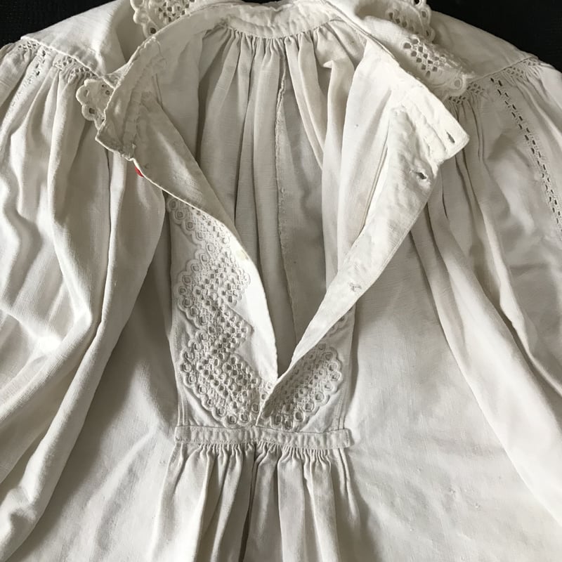 ルーマニア刺繍ブラウス 白糸刺繍　ホワイトワーク 東欧刺繍　ウクライナ刺繍 ルーマニア刺繍ブラウス