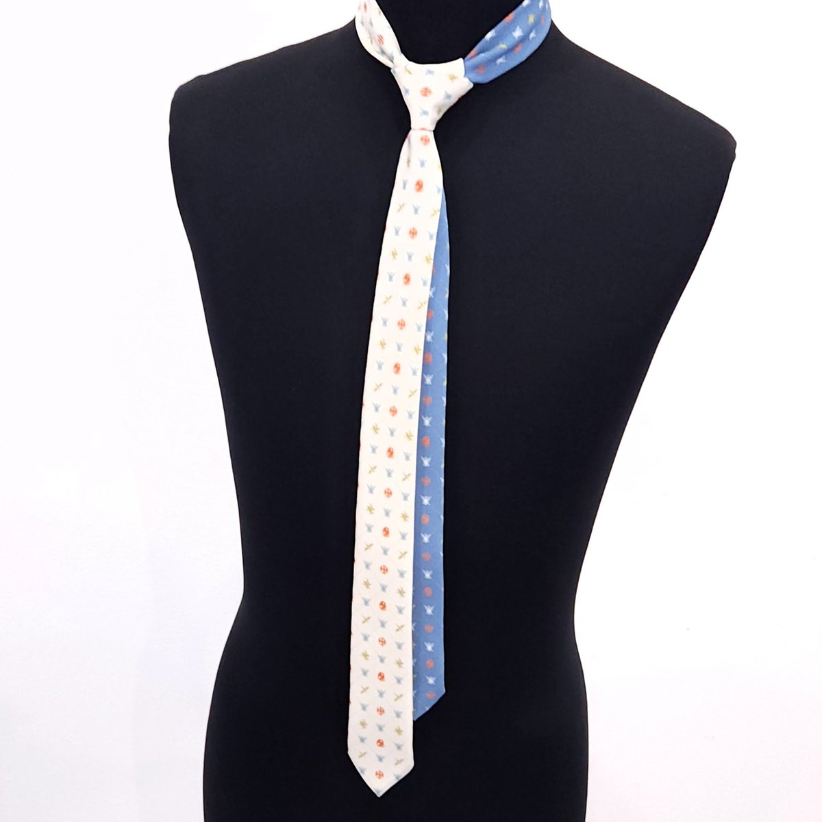 @hiro　極美品　ボッテガ　ネクタイ　ナロータイ　剣先ロゴ刺繍　ソリッド 2Way ナローネクタイ〔細み〕 EMBLEM〔NEW〕 | TRY DAY