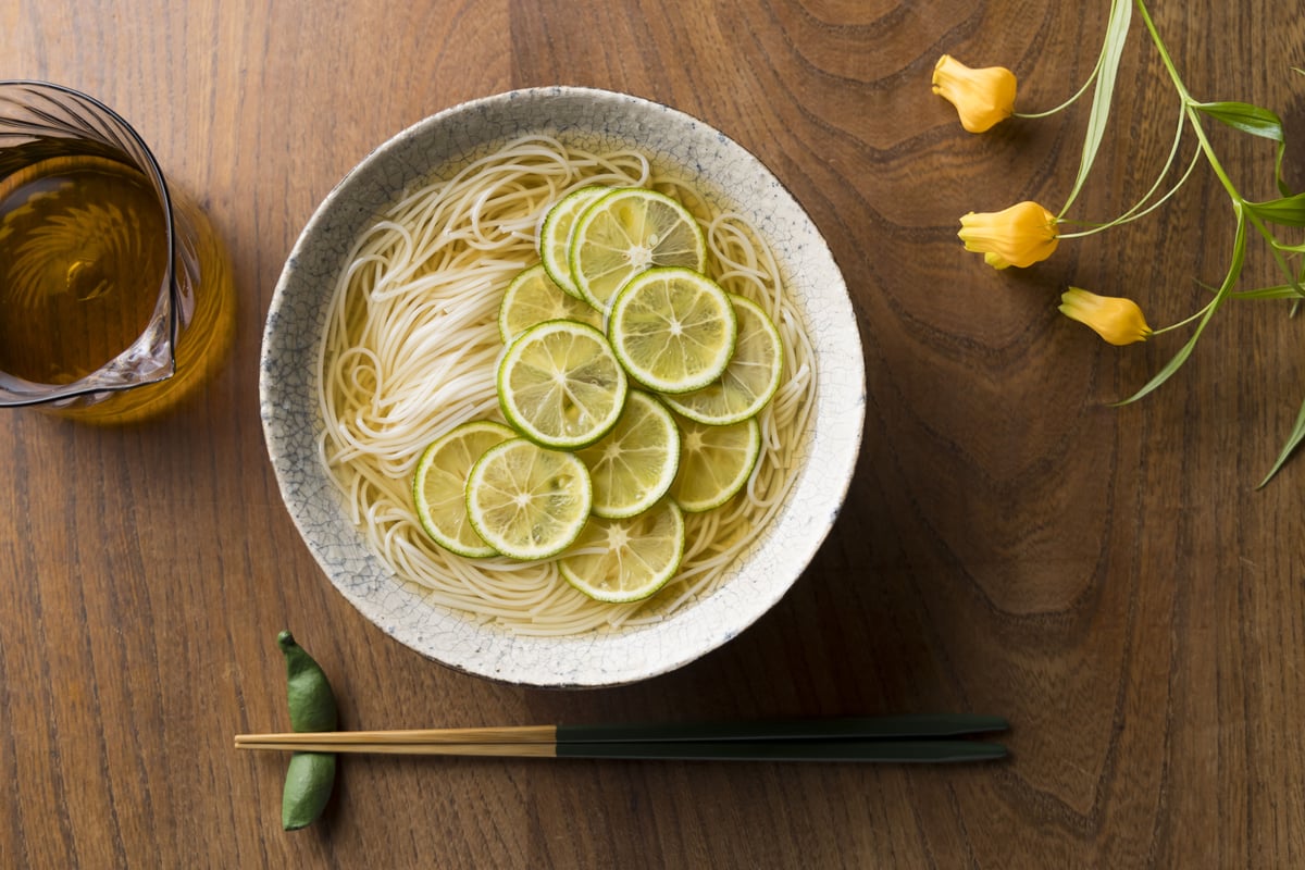 ★逸品！　灰釉金彩　小壷　北村隆　作　2個組　共箱付き fit=scale-down,w=1200