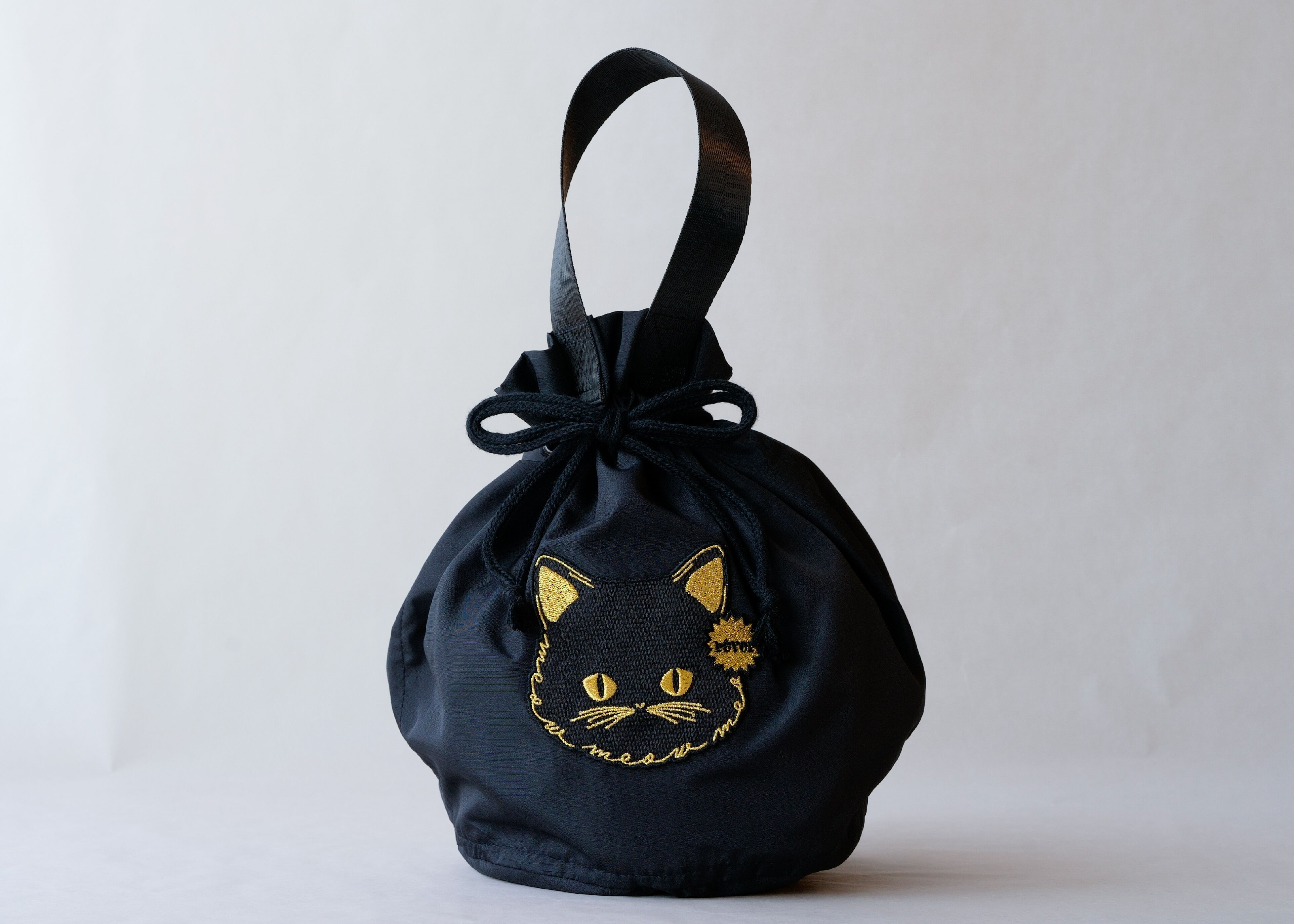 ハンドメイド❤猫ちゃんのお顔付きバッグ❤巾着❤エキゾチック❤大きめサイズ❤ original
