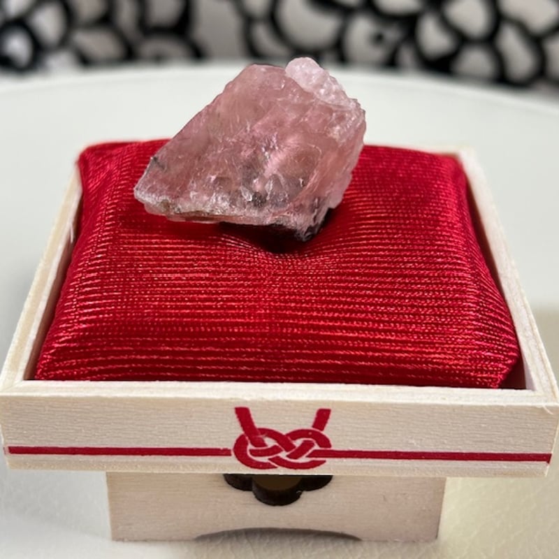 スイス産 ピンクフローライト 原石 | 神仏と暮らす「あん・はな」