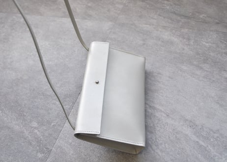 enveloppe shoulder：silver