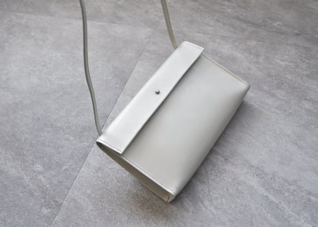 enveloppe shoulder：silver