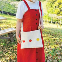 トマト柄サコッシュ