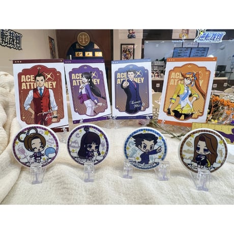 注文特典/グッズご購入2000円毎にスタンプを1個貯まる【逆転裁判 x IPSTAR】Ace Attorney 2024年中国限定 コラボカフェ ポラロイドカード 招待状 集合缶バッジ（全10種）