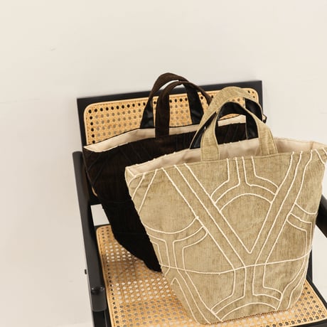 beej_dolly emb totebag#BROWN