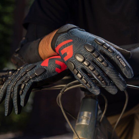 G-FORMボディプロテクタ・ヘルメット・グローブ fit=scale-down,w=1200