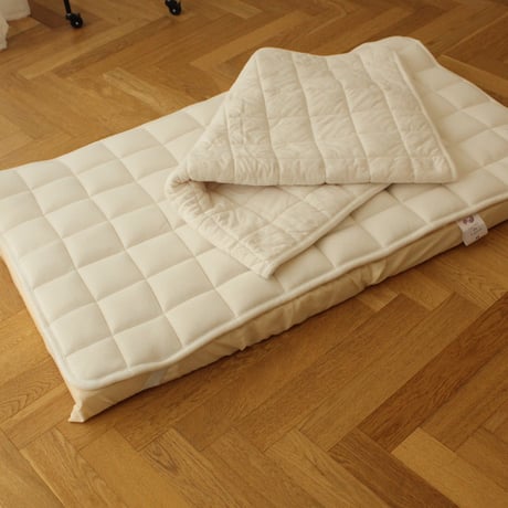 京都府認定商品　PREMIUM　WOOL　FOR　BABY（ﾗｲﾄｳｪｲﾄ掛け＋敷きﾊﾟｯﾄﾞ）