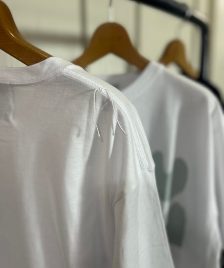 ANTHOM ロゴプリントTシャツ