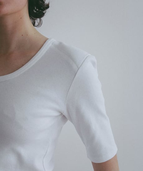 ETRE TOKYO ボールドショルダーUネックTee