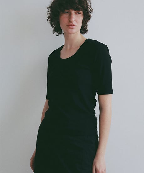 ETRE TOKYO ボールドショルダーUネックTee