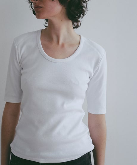 ETRE TOKYO ボールドショルダーUネックTee