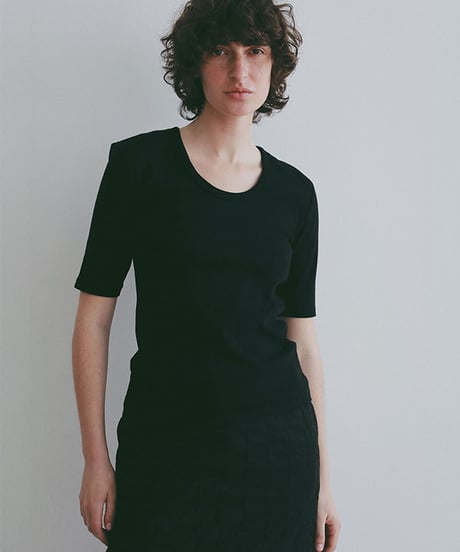 ETRE TOKYO ボールドショルダーUネックTee