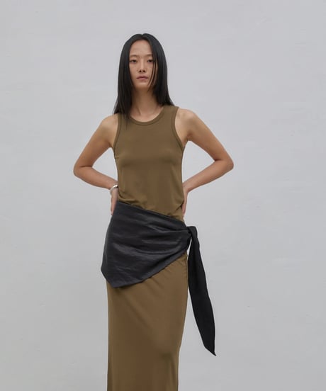 BLOSSOM ROI SLEEVELESS