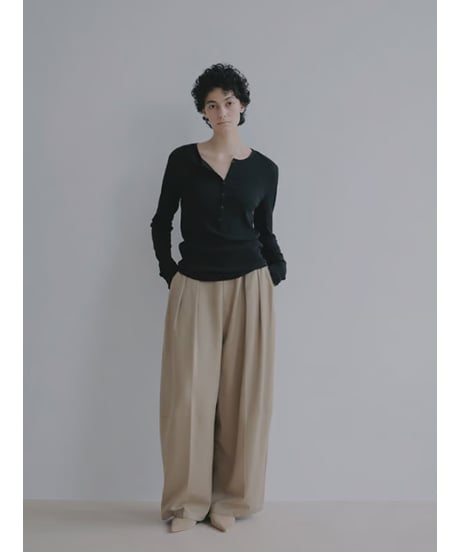 ETRE TOKYO ソフトコットンタックカーブパンツ