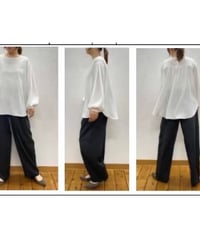 Un carnet Tシャツ風ブラウス
