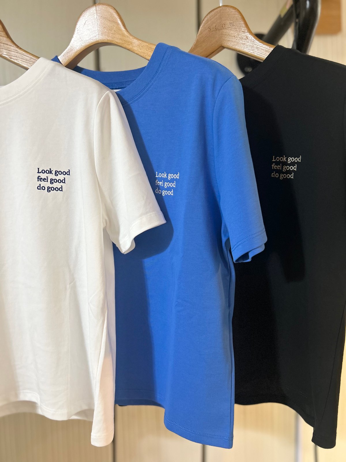 日本未入荷◇ロゴ刺繍 コットン ジャージー Tシャツ 胸ロゴ刺繍Tシャツ | SLOW