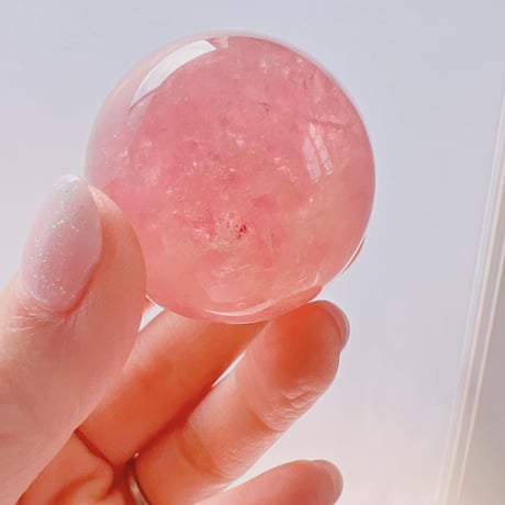 ピンクのフローライトスフィア