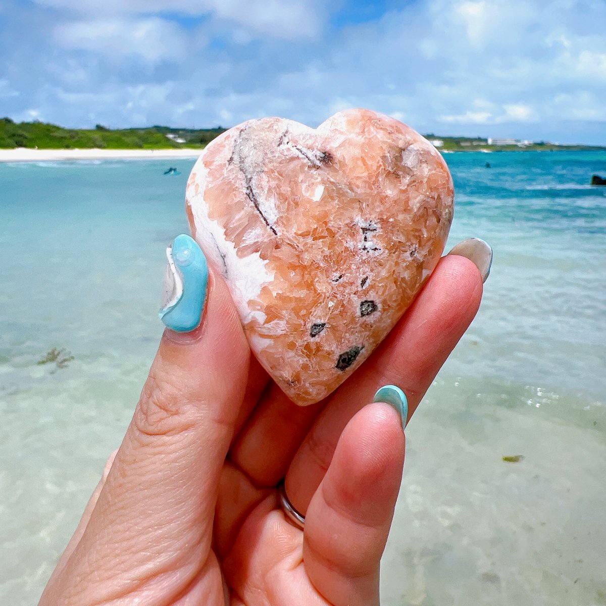やよい様　高品質　ピンクスコレサイト　ハート　握り石　ムーンストーン好きにも ピンクスコレサイト | crystal shop mira