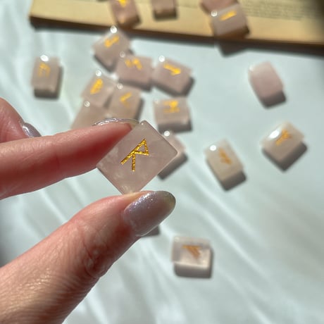 ローズクォーツルーンストーン⬜︎